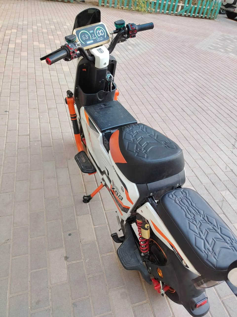 السلام عليكم
دراجة شحن للبيع x900

نضيفة وبطارتهة نضاف نص عمر 

عنوان مجمع بسماية 

سعر375 

رقم ***********
