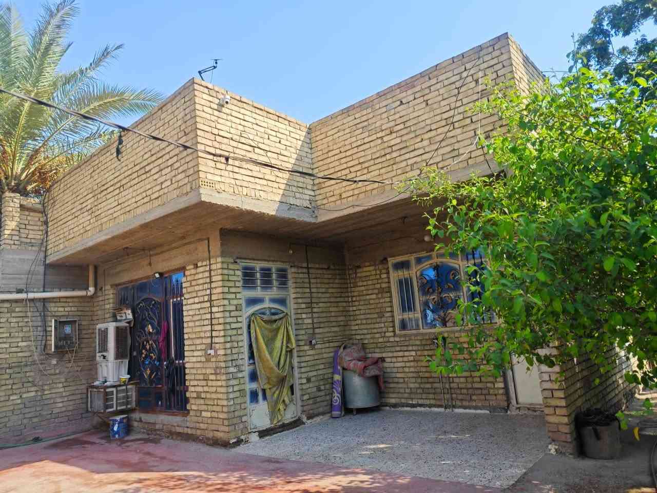 دار للبيع منطقة الحميديه القرية
المساحه 410متر 
200متر البيت
200متر الكراج والحديقة
يحتوي
غرف عدد2
استقبال
هول 
طابق واحد 
بناء طابوق 
صب كونكريت
سيراميك 
كاشي موزايك 
قرب مولدة جاسم حطاب 
للاستفسار ***********
