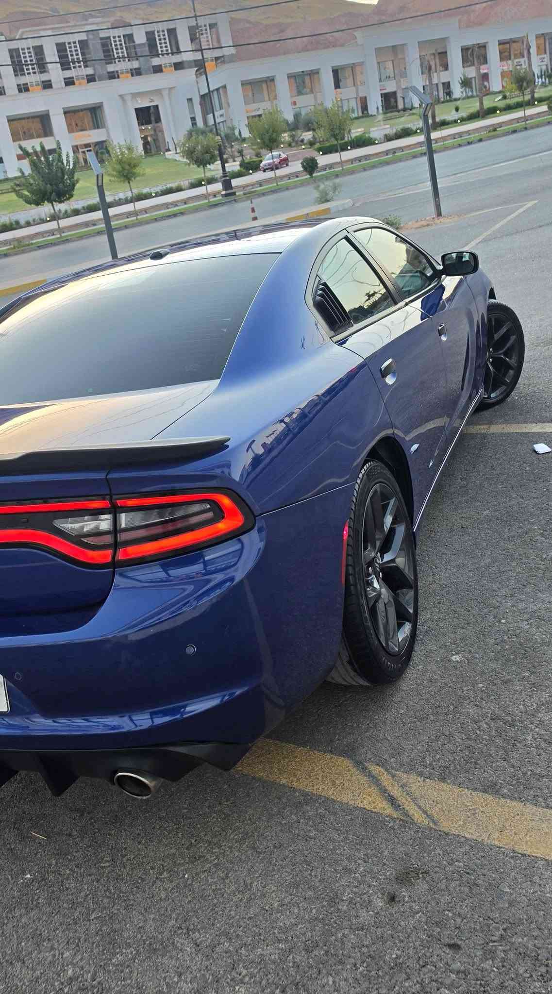 جارجر 2021 BLACK TOP بلاك توب
6 سلندر تو ويل 
ماشية 60 فقط 

بيها قطعتين صبغ 
بدون ايرباك ودواخل 

* رادار جانبي ( نقطة عمياء )
* حساسات خلفية 
* شاشة ابل كار بلي واندرويد اوتو 
* مرايات تعتيم
* ويل قياس 20 
* تشغيل عن بعد 

رقم دهوك بأسمي 
جداً نظيفة السيارة وبوضع الشركة 

السعر : 205 وبيها مجال 
مكان السيارة دهوك 
***********
***********
اتصال أو واتساب
