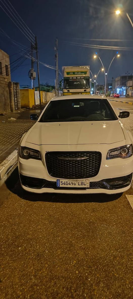 السلام عليكم اوباما 300s مديل 2017 وسنويتها ساقطه السياره داخله كلين كفاله عامه بس ضربه بالعراق بالجاملغ شبر وراجعه ع بارد السياره نظيفه وما متعوبه سعر 240 للأستفسار *********** واتساب فقط
