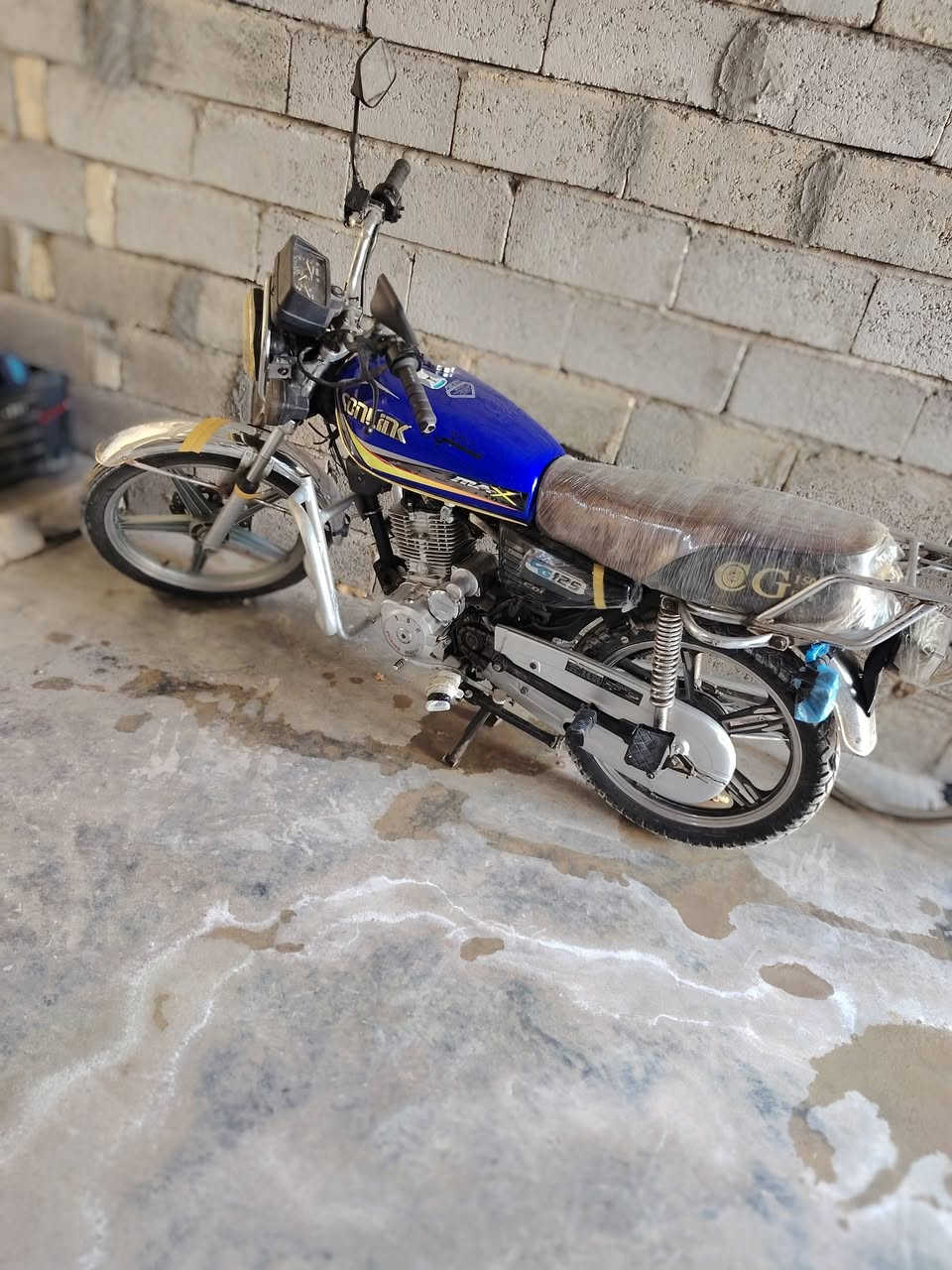 دراجه للبيع دراجه سيفان موديل 22 دراجه نضافه فول كل لكهربائيات شغاله محرك نعومه فول وكير فول دراجه كلهة تفحص ياله تاخذ اوراق مابيهة بس اكفلك سرقه السعر 550 وبيهة مجال حك لجيه  المكان الكرمه رقم ***********
