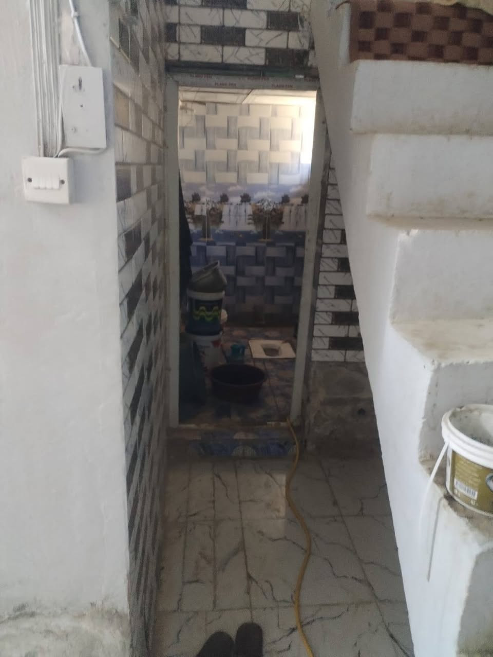 السلام عليكم بيت زراعي عبر صيطرة نسيج مساحة البيت ١٠٠ متر بلعمارين مسافة عن شارع ١٥٠ متر السعر ١٦ بي مجال الرقم 
***********
