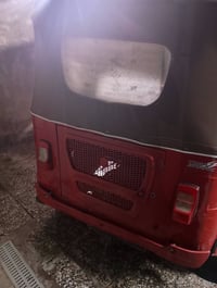توكتوك • بدون تفاصيل