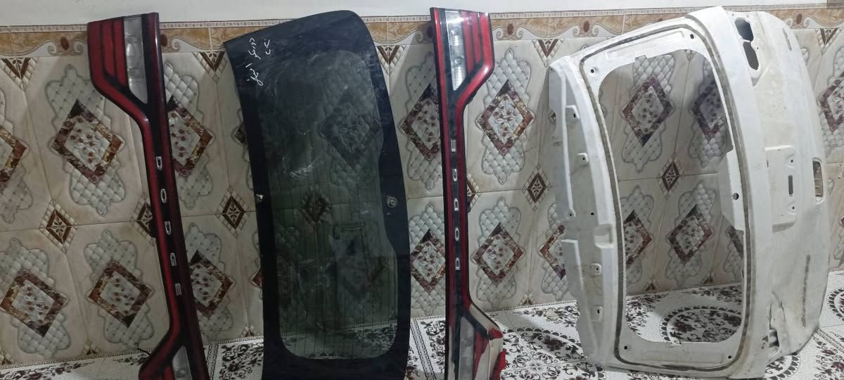 سلام عليكم غراض دورنكو اصليات باب الجنطه بي طعجه بسيطه ترجع عل بارد ومسطره جديده ومسطره ثانيه مكسوره
جامه الجنطه جديده***********
