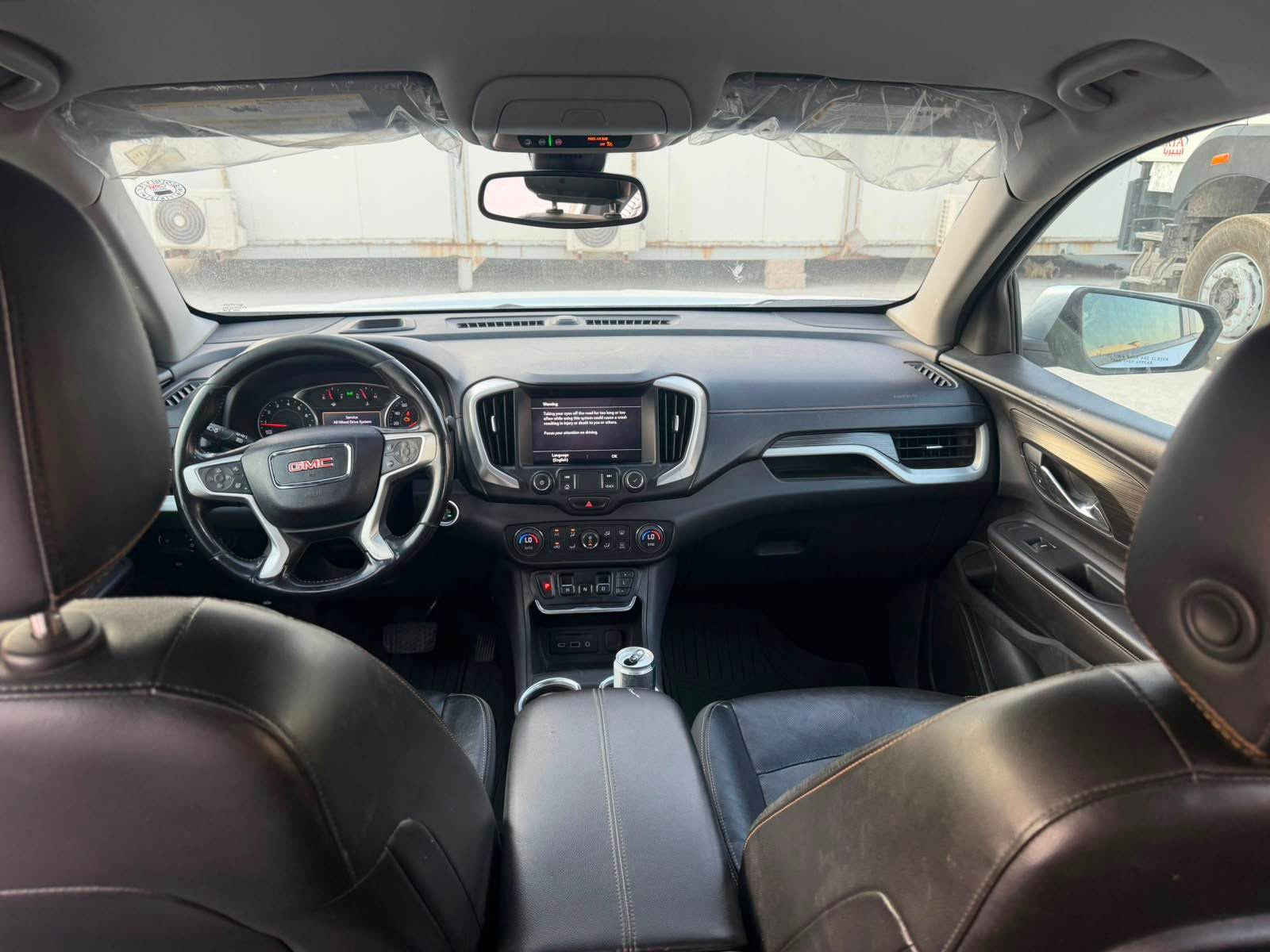 GMC terrain 2021 SLT
سەیارەکە بۆنید و چاملغی سبوغە دیوی چاملغی لای سەکنی تۆزەک ژورەوەی گرتووە بەس شاصی بە شەرتە نەیگرتووە سەیارەکە فولل ماصفاتە دەبل ئەکسلە ٦ دوگمەیە کوشین جلد و کارەباییە سارد و خەزینیشە 
خەتی جادە و تحدی سرعە و بەردی گزۆز و راداری هەموو بە شەرتە
گێر و مەکینە و کارەبایاتی بە شەرتە
سحری ١٢٧ وەرەقە و مەجال
هەزە و سەنەوی ژینگە و رێگاو بانی نوێیە 
تحویل و غەرامەش بە شەرت بە ناوی خۆمانە
*********** أربيل, العراق
