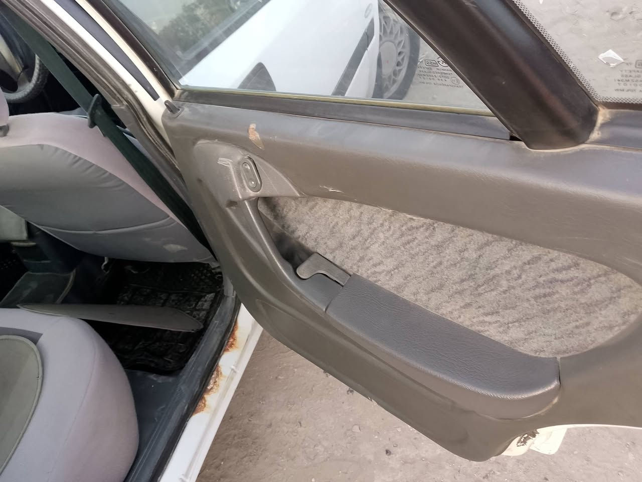 السلام عليكم اسبرو موديل 95 رقم بغداد انكليزي سنويه لل 31 سياره جديده وحلوه محرك مفتوح كير عادي السعر 28 وبيها مجال العنوان بابل جبله 
‏‪***********‬‏
