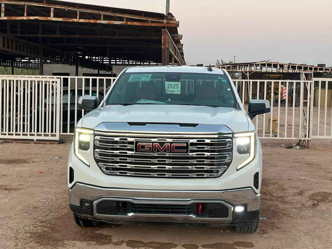 لبيع جمسي سيرا موديل 2025 8سلندر 5300 فورويل السعر 255بي مجال ***********
