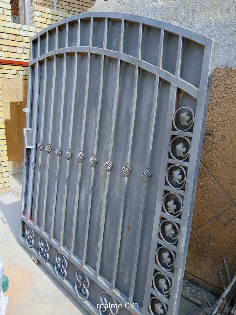 باب خارجية بحالة جيدة للبيع  ، السعر 250 الف دينار. للاستفسار الاتصال واتساب ***********
