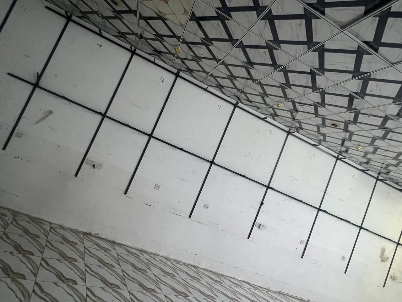 متوفر ستاندات ٢٦ متر للبيع 
+رفوف ٦ قطع 
***********
