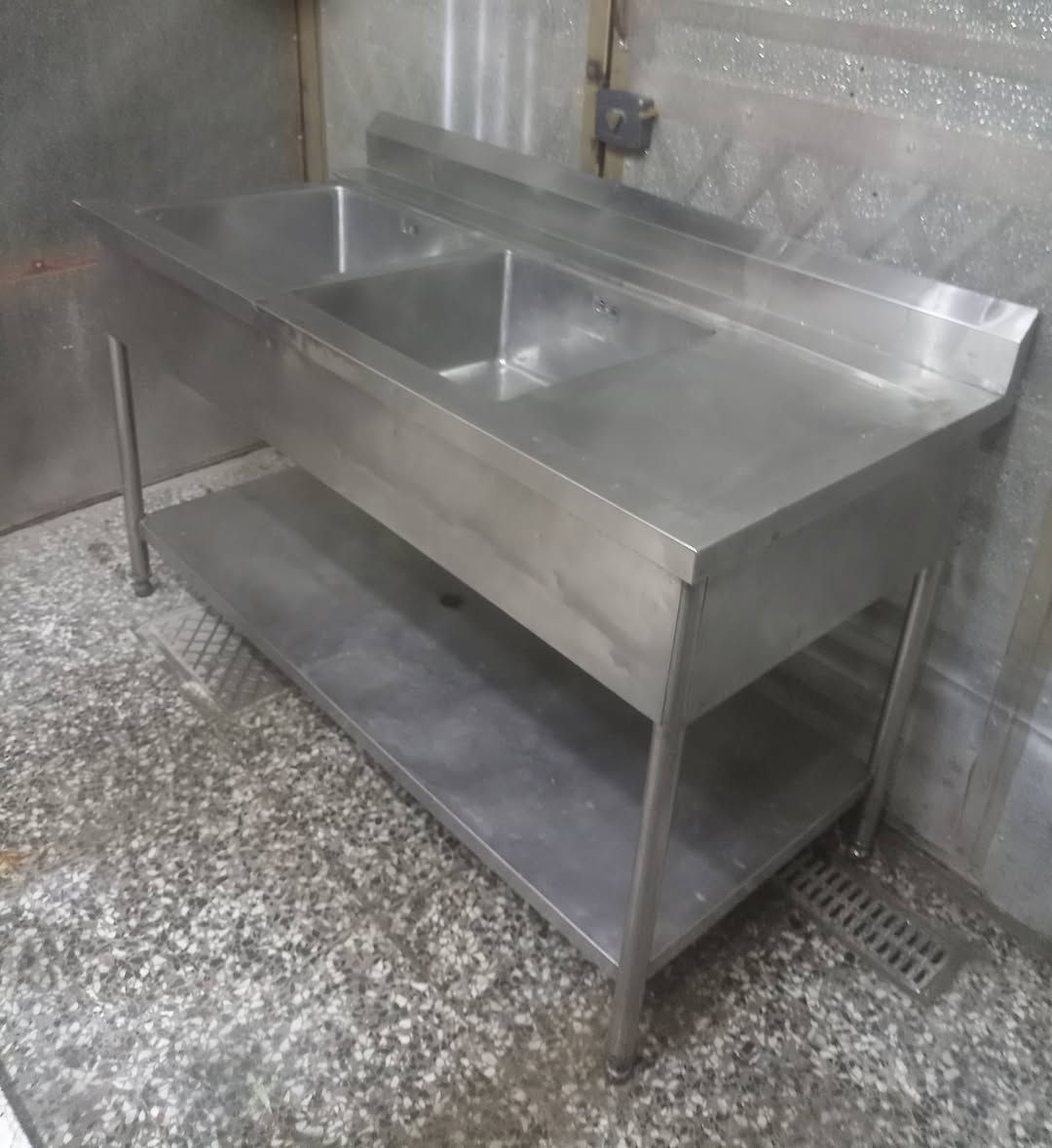 سنك استل استيل...
نظيف جدا جدا...كما موضح بالصور
قياس   ١٥٠  / ٧٠
ب  ٢٥٠  الف
بغداد  ***********
للاستفسار الاتصال واتساب أو رصيد...
اتصال فقط...
