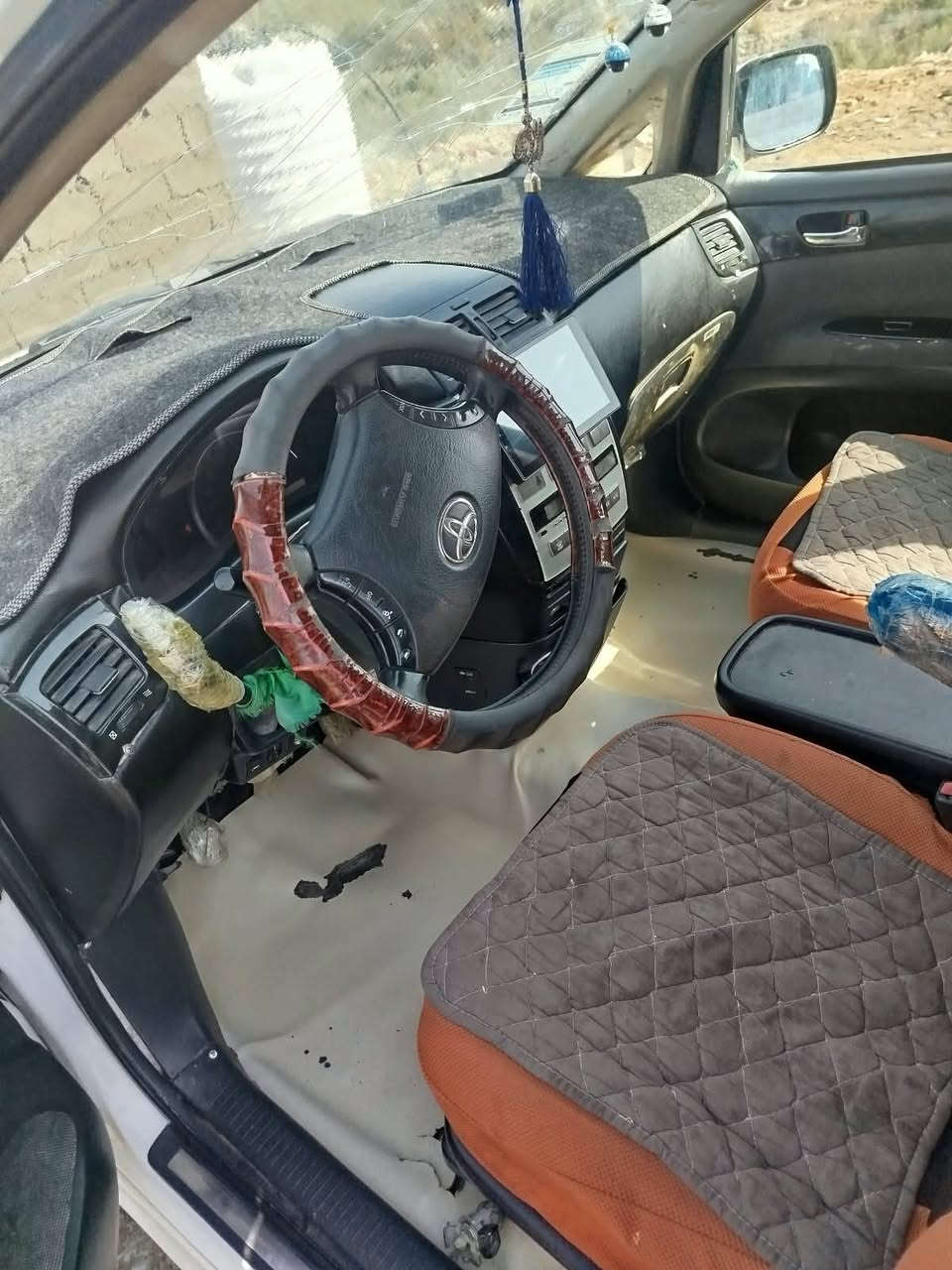سلام عليكم ابصم مديل2003سياره مكفول من عيب شرعي حداديه توني مسويه كهربائيات كامله بس تبريد عوزه كبريسر سعر90وبيه مجال قليل رقم الهاتف واتساب***********
