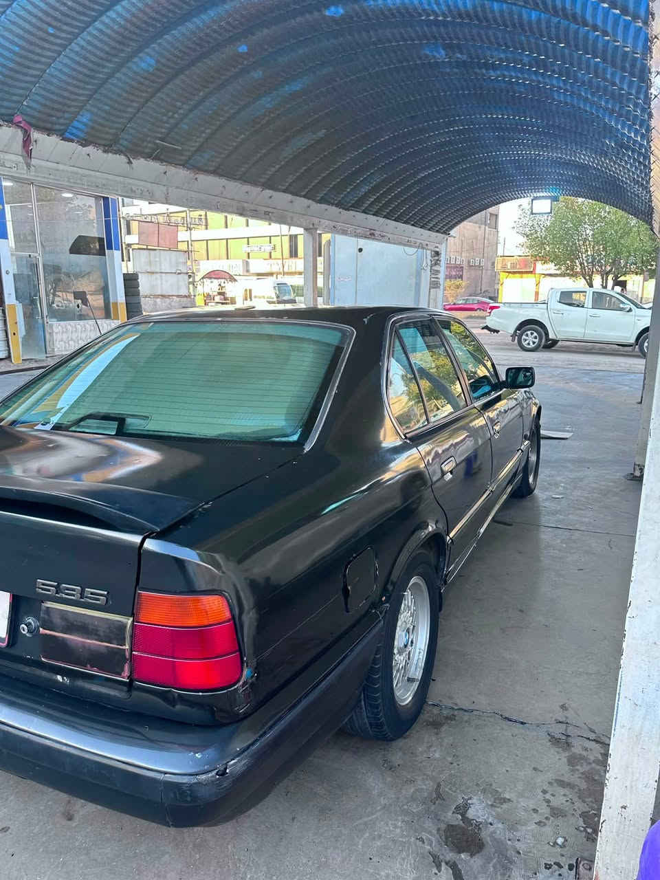 السلام عليكم
سيارة BMW للبيع محرك vvt  السعر ٤٠ وبيه مجال 
رقم بصرة سنوية لل 2030 تحويل مباشر 
كفالة كير وماكينة 
منظومة تبريد جديدة
تخم تاير 
دواخل نظيفة 
البدي نظيف بيه ملاحظات بسيطة جداً
مكفولة من الگص ونقل الجثة 
تراي وين ميعجبك 
للاستفسار ***********
