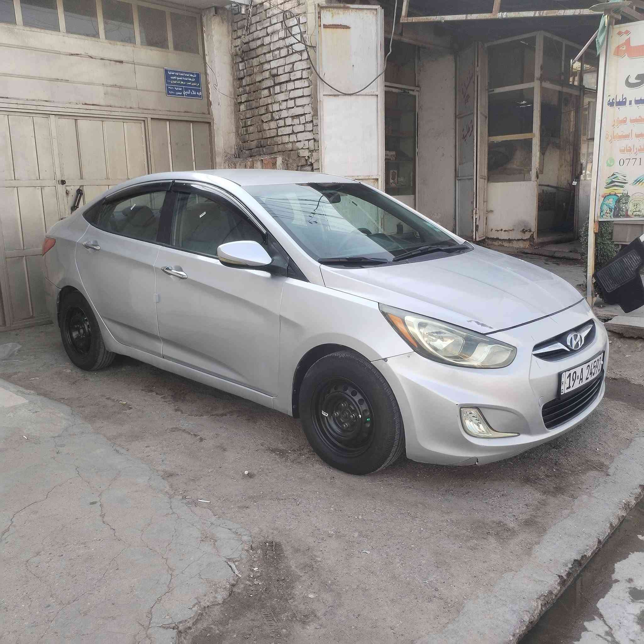 اكسنت ٢٠١٣ • مكينة ١٦٠٠ • شاشة وكاميرا