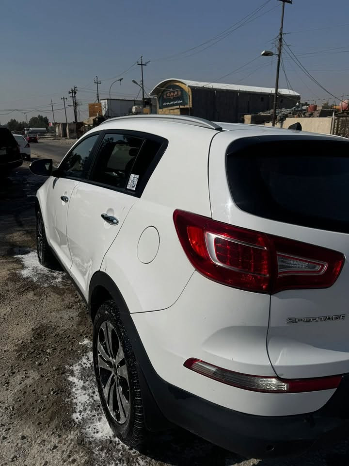 سبورتج
مديل ١٣
فول 
تحكم ستيرن
مرايات شفط
كلش نظيفه السياره ب57 
***********
