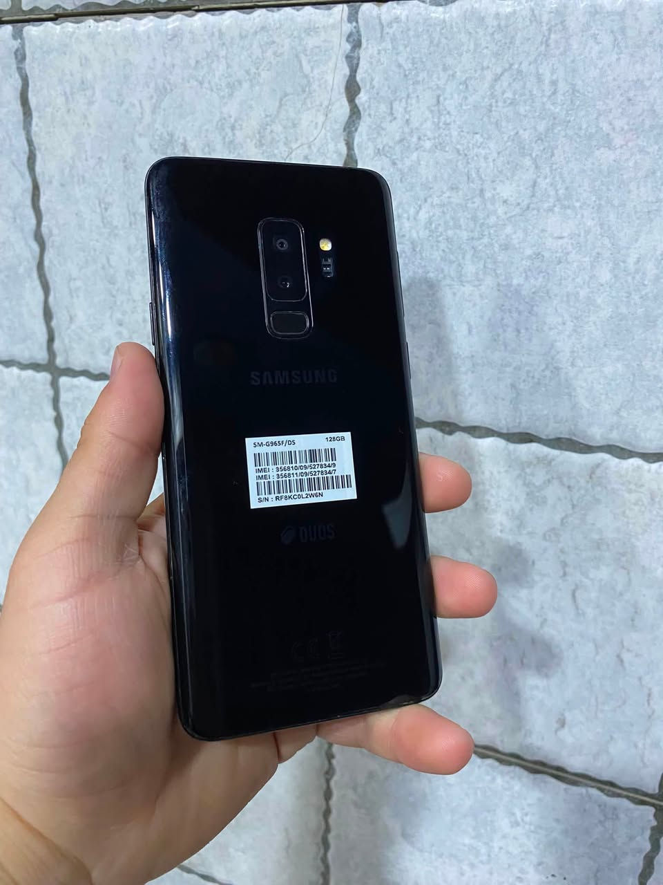 السلام عليكم
Galaxy s9 Plus 
ذاكره 128 .. نضافته عاليه جدا 
دبل شريحه .. شحن سريع 
شاشه منحنيه سوبر امولد بيها طبع خفيف جدا
ببجي 60 فريم .. كاميرات رهيبه 
سعره ( 170 ) وبي مجال مو شراي لا تدوخني رحمه لاهلك .. ملحقات كامله 
مكاني حله .. ***********
