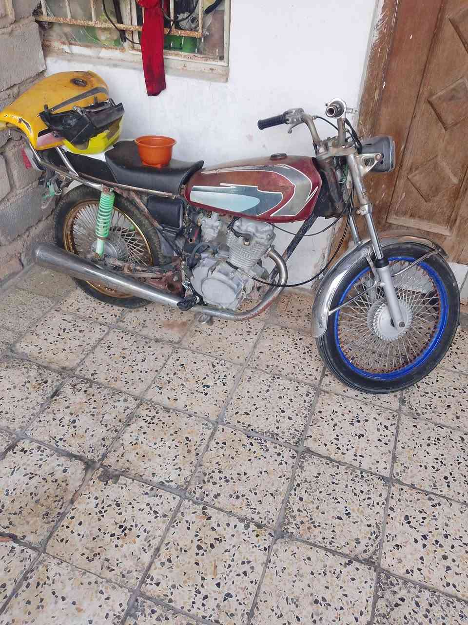 اعيد النشر بسبب الوعود الكاذبه 
كلك 3 دراجات بيهن وحده ماتشتغل عوزه كور وحده تانكي وصفاحيات وكشن ابيع كوم حديد اكفلك سرقه ***********
