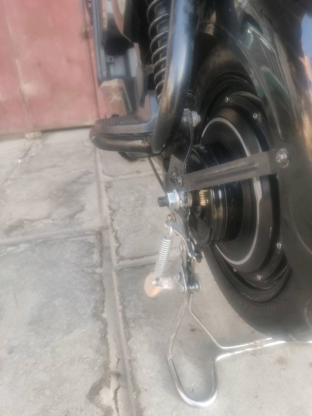 دراجه شحن حجم 14 اسمه sk8 
ملف 500واط و4 باتريات 
الدراجه فول بس بيه البريك الأمامي مقطوط 
وكسر بسيط بالجاملغ الخلفي 
الدراجه جديده ماصله بس 5 أشهر و باتريات جدد
السعر 325 وبيها مجال
مكاني العامريه