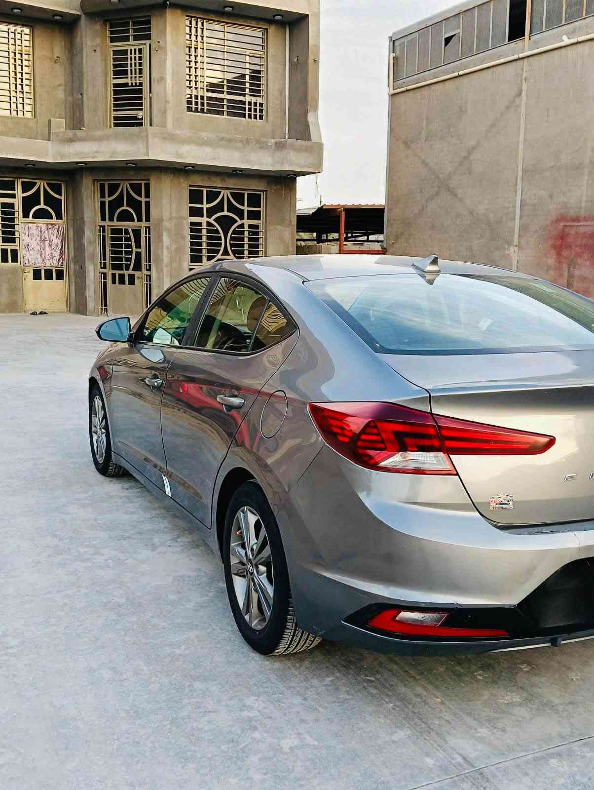 سلام عليكم لبيع النترا 2020 امريكي رقم بغداد تحويل مباشر سنويه لل 30 (( حادثه من امريكا جاملغ وبنيد فقط )) 
محرك 2000 دوش كير At المرغوب محرك كير حداديه تبريد كله جيد جدا شاشه كامره تحكم استيرن جهتين شاشه اعطال رادار جانبي ورادار امامي خلفي ثلاث وضعيات سياقه ايكو ونورمال وسبورت منظومة زنون سياره جاهزه ما ناقصه شي وجاهزه من جميع النواحي
السعر 115 وبيها مجال حك الجيه 
لللاستفسار ***********
