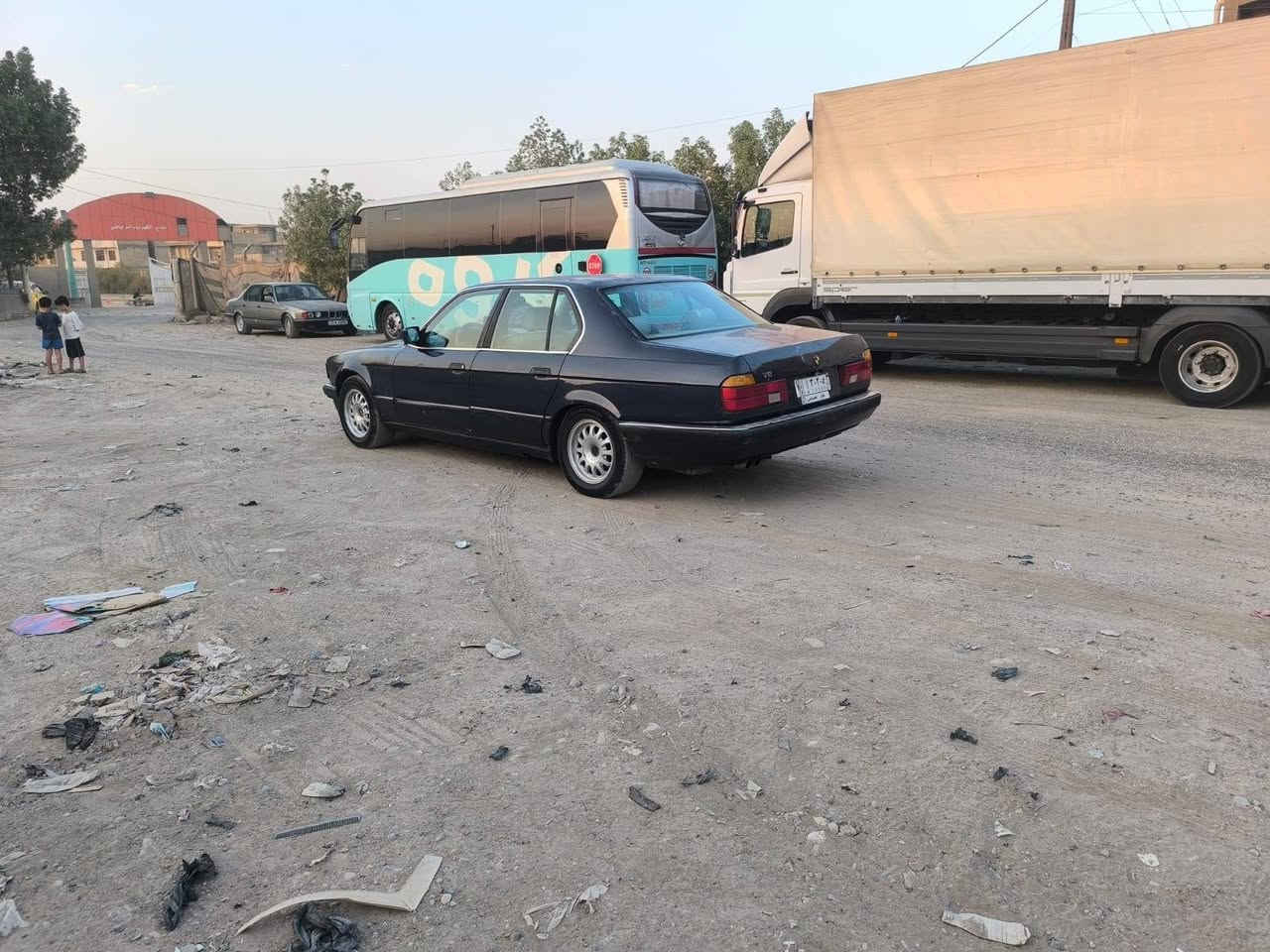 للبيع بيئم موديل 92 رقم بغداد حجم 740 8 مسكر لون نيلي السعر 45$ *********** فول مواصفات محرك وكير حاويه جديد لا ضربة ولا خياس ولا تبديل فتحة سلايت حداده خلفي امامي جيد جدا تخم تاير تخم ويل صقر دواخل لونين جلد كشنات كهربائيه سنتر لوك كهربائيات كلهه شغاله مكاني بغداد
