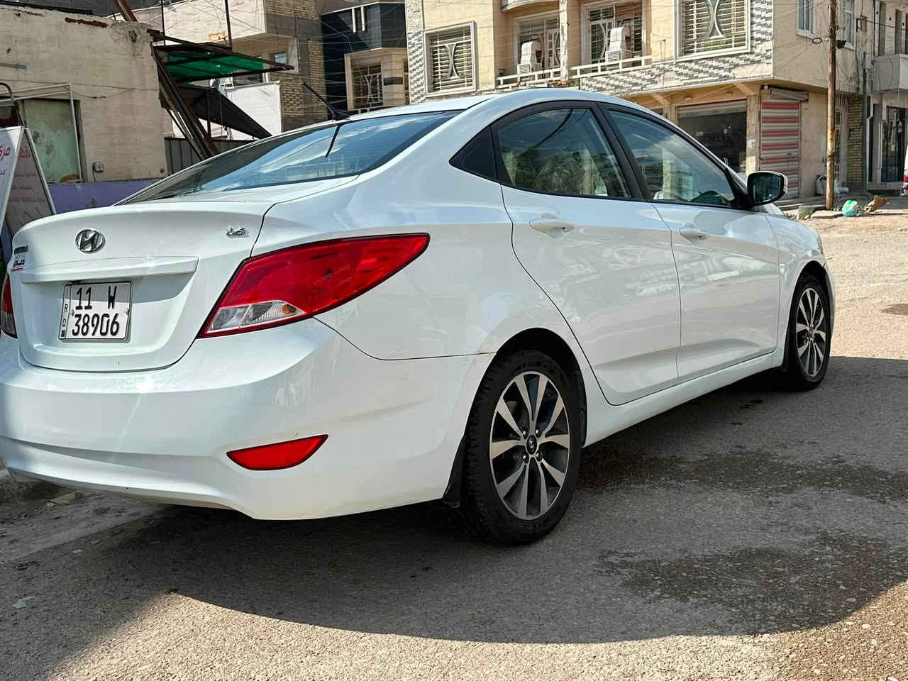 سلام عليكم اكسنت 2016 للبيع 
 تبريد مكينه كير نضيفات 
سياره كدامك  مرتبه 

باب سايق صبغ 

بيها بارد بل جاملخ امامي وخلفي

سياره خير من الله لحمدالله 
سعرها 115 بيها مجال 
ماشيه ١٢٣
 بغداد العامريه 
***********
