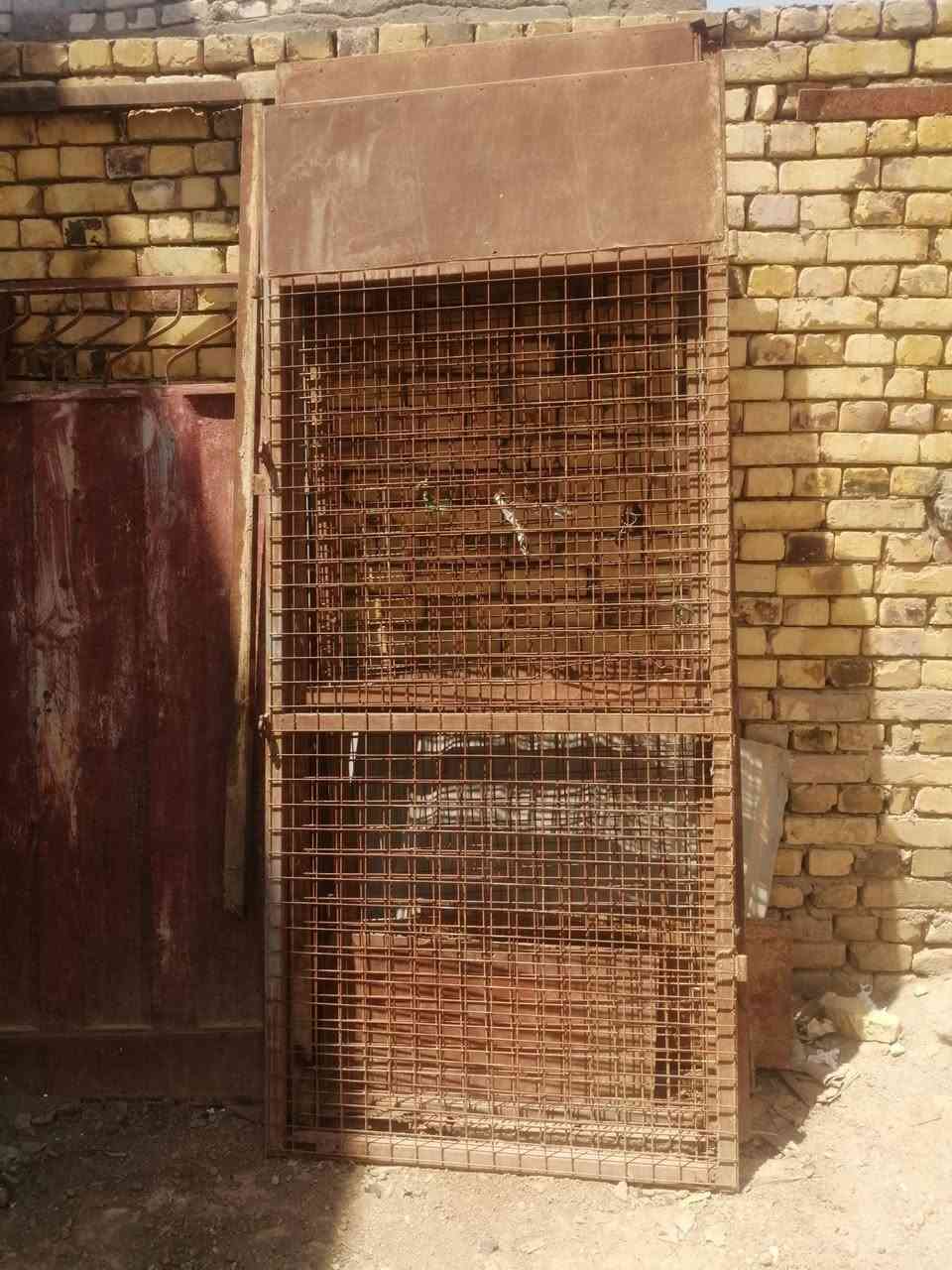 للبيع باب ٢ طلاكة عرض ٢متر + باب طلاكة وحدة + حديد مشبك مسكم على شكل غرفة ٤ في ٤ ذو باب ٢متر + شيش طول ٦متر عدد ٦ + ميزان مع الأوزان ( جكية ) للاستفسار على الرقم ***********
