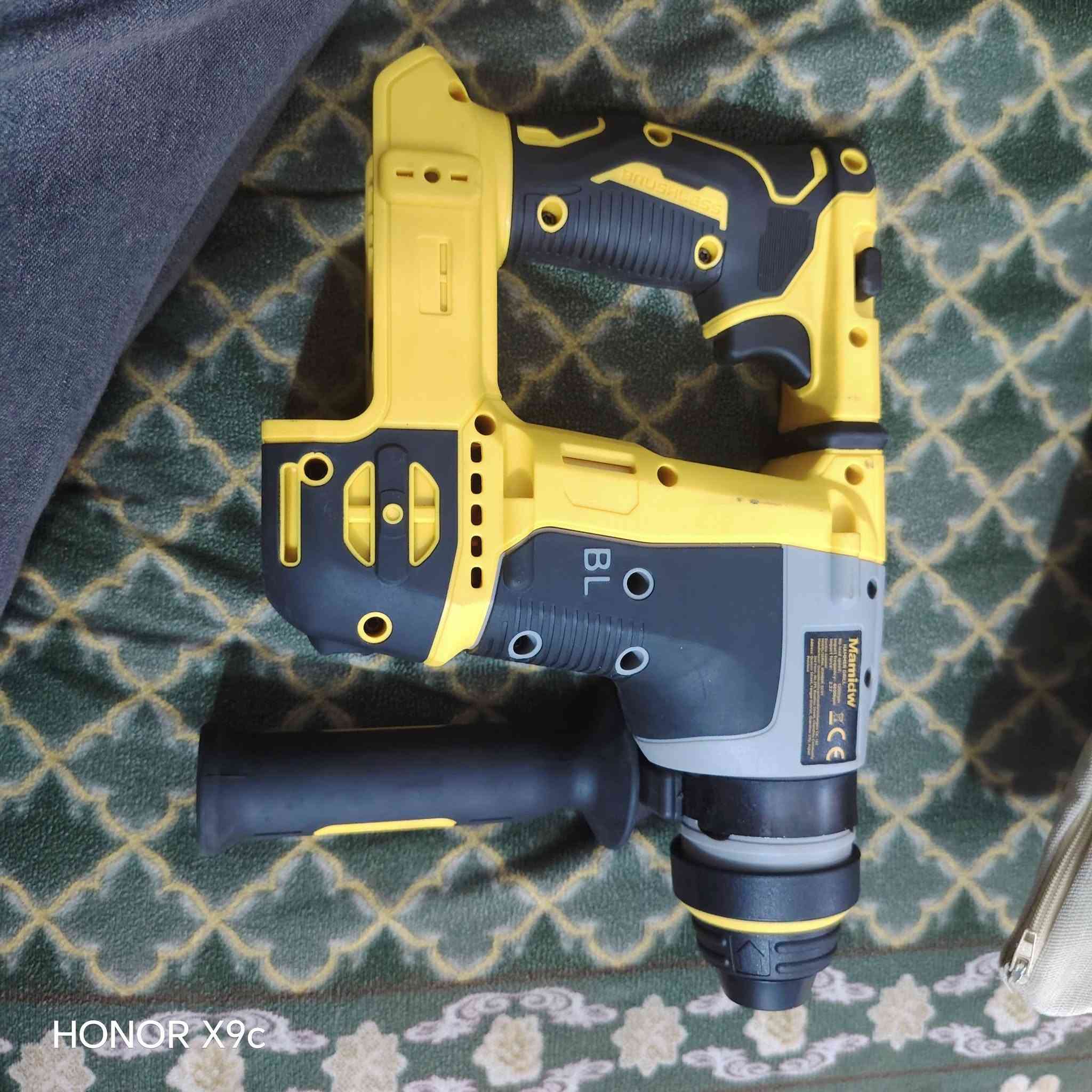 دريل همر تثقيب حجمة وسط فارغ بدون بطارية وشاحنة

نص مكتوب في الصور:
- HONOR X9c