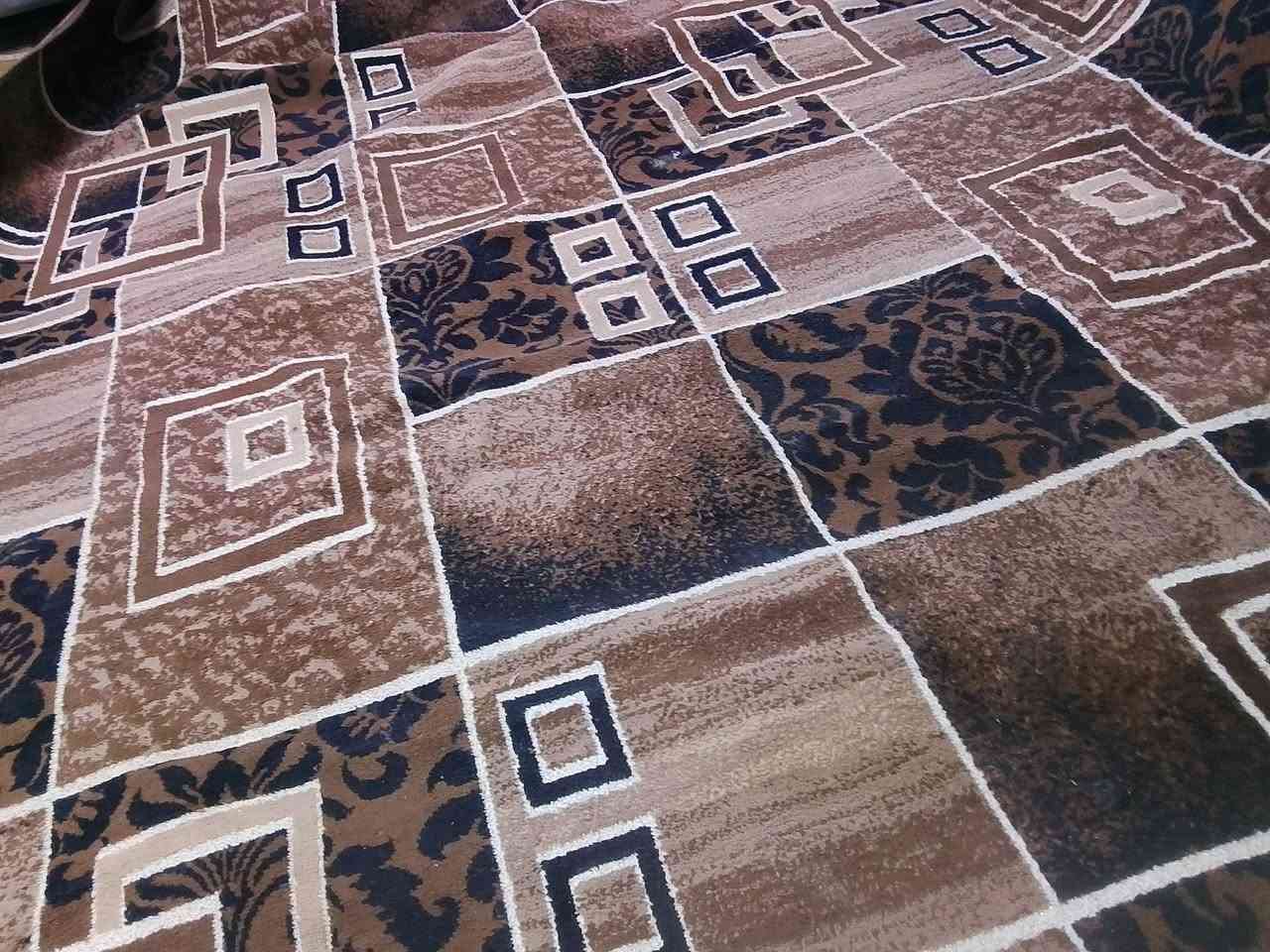 اربع قطع و مداديه
وحده حجمها 3ونص ب 5 
والثانيه 5 _ب 3ونص 
والثالثه 3_4
والرابعه 3_3 او اكبر بشي قليل 
 ومداه عرض متر وطول 3 

كلهم شلع. 140 الف واذا ب قطعه ف القطعه ب 35الف  وهم بيه مجال بسيط السعر
مكانهم موصل حي البكر التواصل على الخاص مندوبه مبيعات اعرض غراضكم مقابل عموله بسيطه
