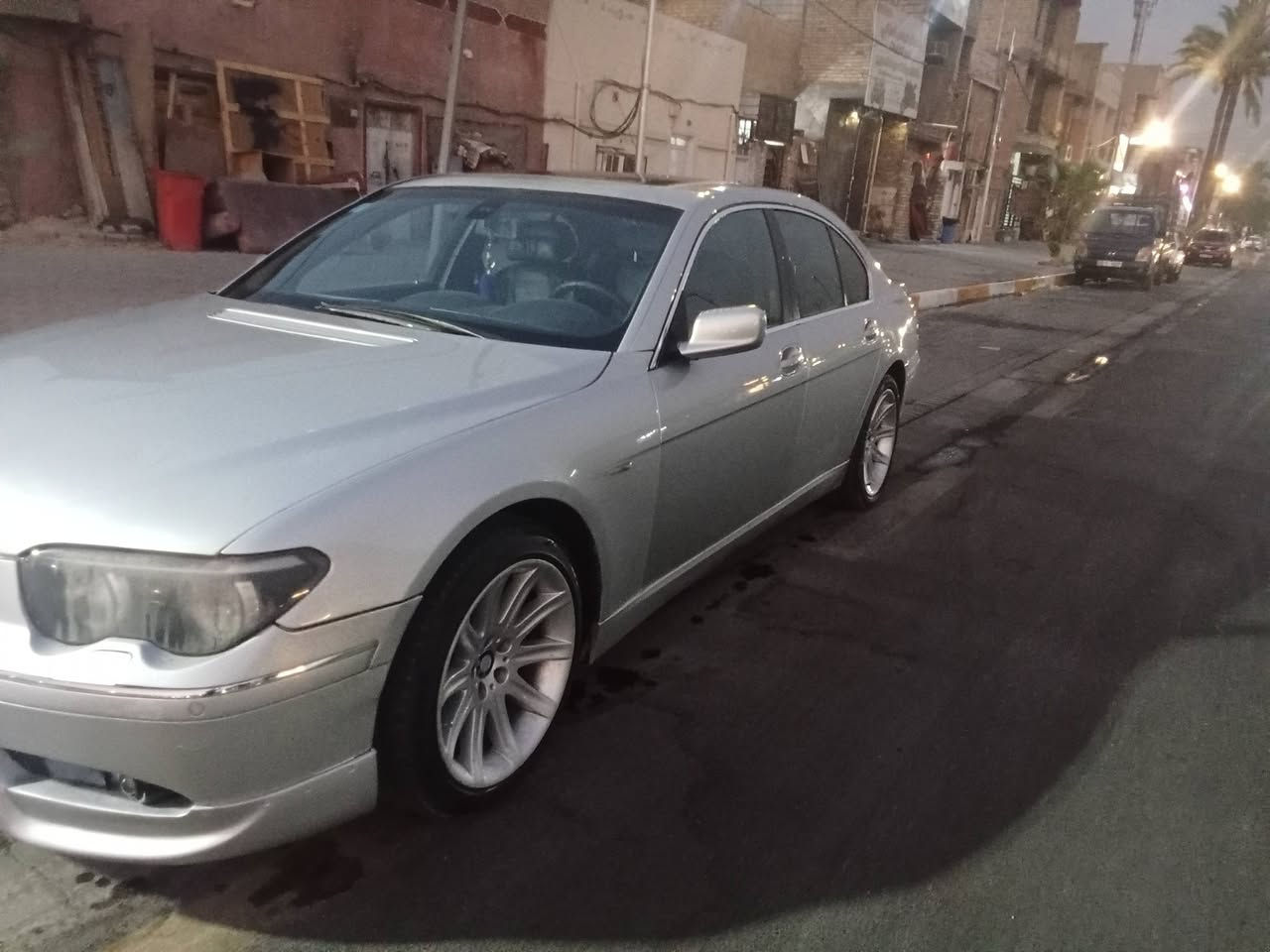 السلام عليكم للبيع او مراوس بيئم باخره 735 موديل 2002 السياره جاهزة فول معروفه مواصفات لفول كير محرك كفاله بيها مكانات صبغ اثر شخوط ابيع حزام مكفولا من ضربه صدر جديد تخم تاير جديد تبريد تدفئه داخل جديد كهربائية كلها شغاله عل بلاد رقم بغداد نكليزي هزه جديده بسمي تحويل مباشر السعر 110 الاستفسار اتصال او مراسلا خاص ***********
