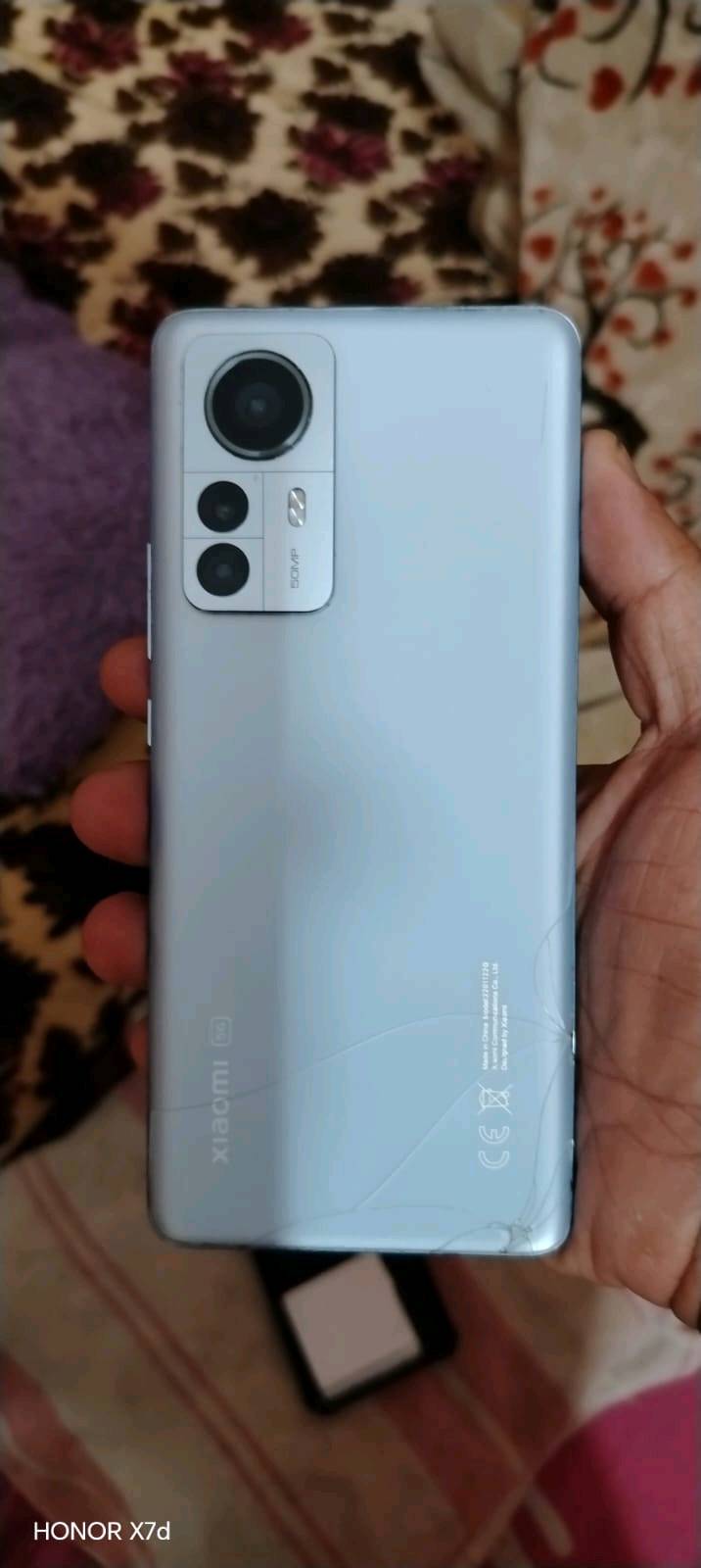 سلام عليكم موبايل شاومي 12 برو بي خمس خطوط ناعمات وثلاث نقاط للمراوس ب poco f5 pro أو poco f6 pro