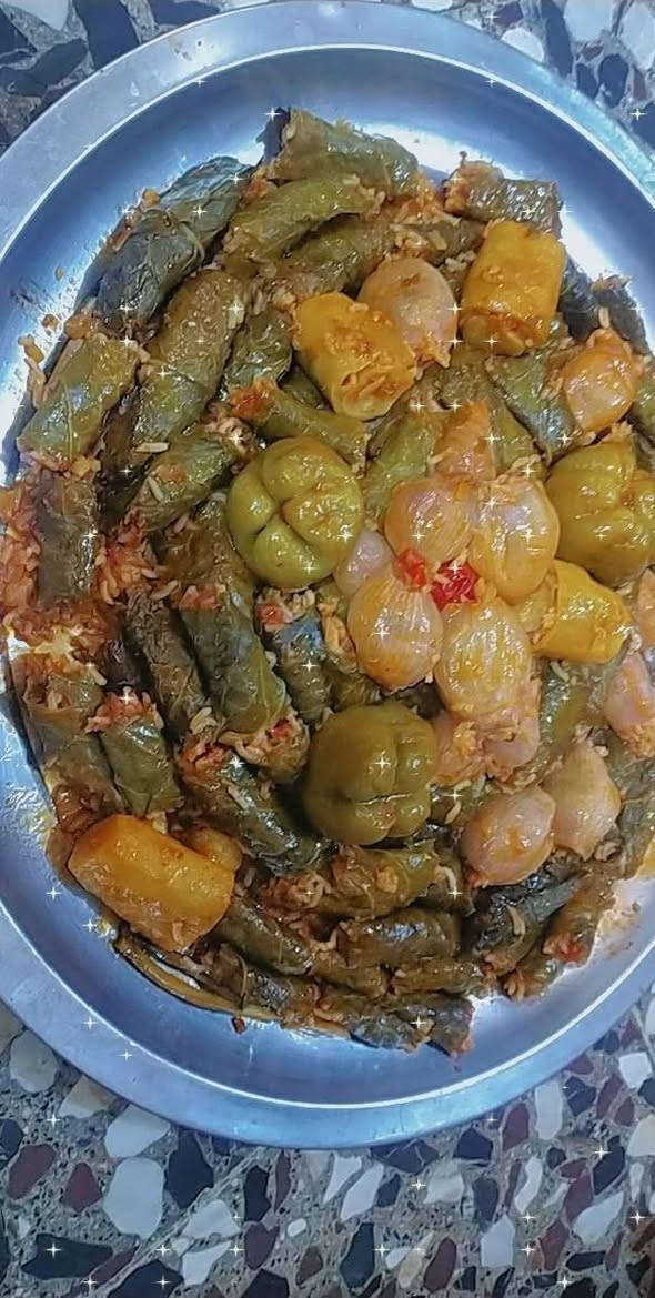 ه سلام عليكم عيني شتغل حسب طلب الزبون ولي تحب تحجز راسلو صفحه او واتساب *********** كليجه الكيلو مشكل 10كيك جاي 9كيك طرشي خيار محشه،،5الكيلو  شتغل حسب طلب الزبون الحجز قبل يوم عيني سوي نواع الكبب برياني دجاج جدر لوسط ولكبير دولمه الكبير ولوسط نواع الكل طيب ونضيف مانت الله عليه
