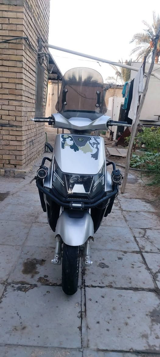 سلام عليكم 
دراجه ماتركس شحن من شركة الصقر الاحمر
المواصفات
ملف 3000W
7 بطاريات 12v 32m
3 نمر 
دبل اشاره مع اشاره يمنه يسره
لايت زنون عالي ناصي ورماش 
سرعه 100Km
بريك هيدروليك 
بصمه وسويج 
نظام الرجوع الى الخلف R 
نظام مكافحة السرقه 
قفل ستيرن 
مساند للراكب
شاشه ديجيتال
جنطه كبيره تحت المقعد 
مكان النجف الاشرف المشخاب 
الرقم للتواصل ***********
