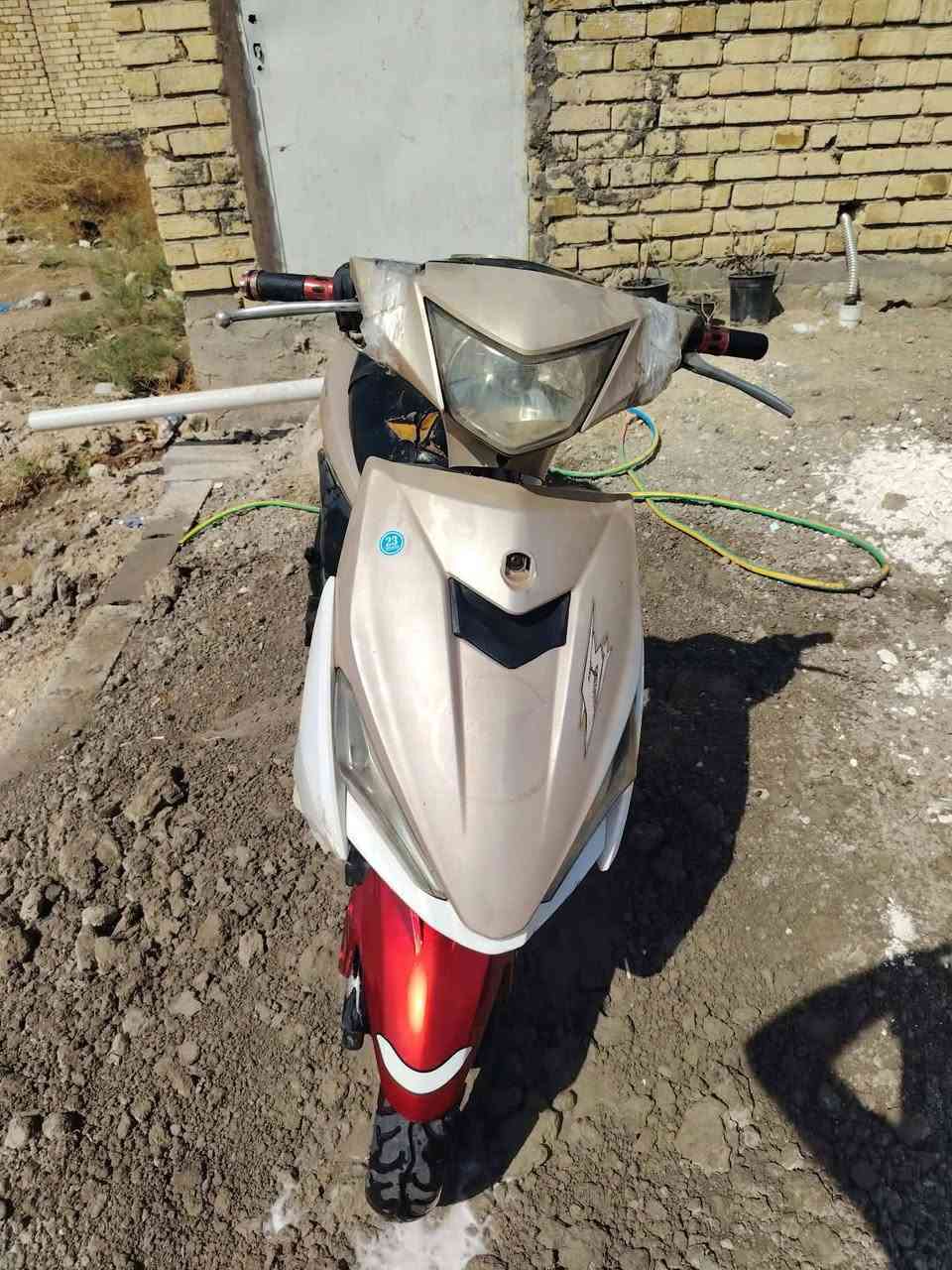 دراجه أف اس للبيع عوزها شويه ترتيب محرك  بيها ياباني هندر واحد تشتغل نقصها سلف باتري بيها كهربائيات شغاله سعرها 175 مكاني طريق ابو الجاسم  /الرقم *********** بي واتساب
