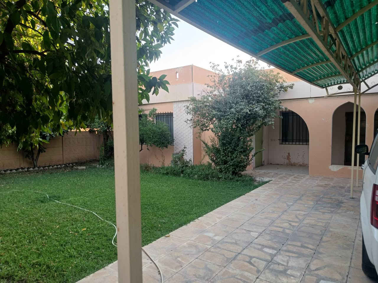 لدينا دار للبيع 

حي دوميز فئة A

الدار نضيف على وضع الشركة 

مساحة 400 متر مربع 

الدار يحتوي على فضلة 200 متر 

الدار يقع على دوره 

سند الدار حديث المكاتبة مع الشرعي

للأستفسار مكتب قباء للعقار 

***********
