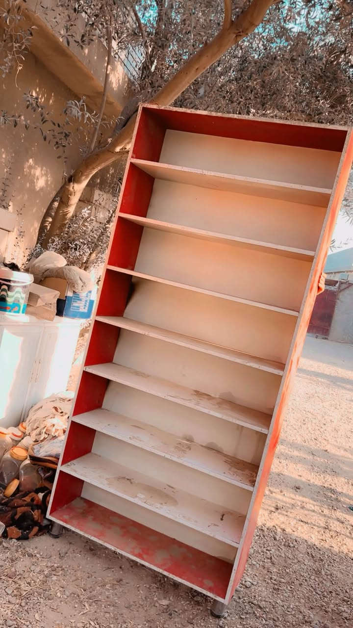 من رخصه الأدمن عندي مجموعه غراض للبيع ( عربانه عصاير ، لعابات لعرض الملابس ، كابينات تفيد جماعه الموبايلات والكوزمتك ، ميز عطور عدد 4 للاستفسار : *********** / ***********
