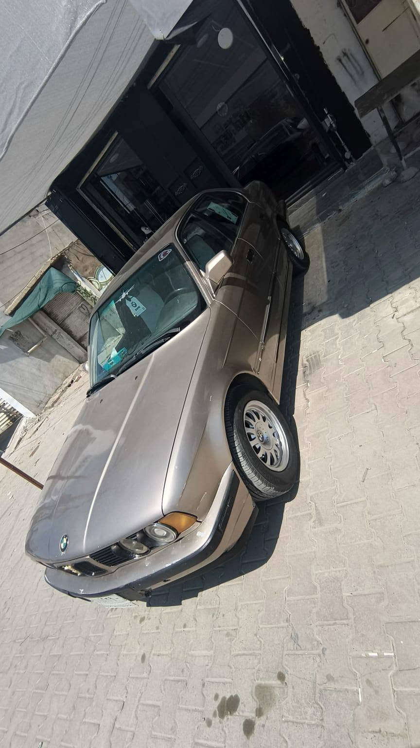 سلام عليكم بي ام حجم 520 سياره جاهزه مكفوله من الطخه بي بدايه بخار سياره جاهزه موديل 1990 شرط التحويل تخم تاير جديد تخم ويل جديد وترهم مراوس تكسي السعر 35 الشراي يتصل***********

