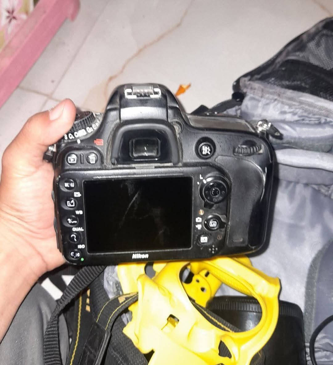 نيكون D610 فول فريم للبيع
1_ الكامرة نضافة 98% شتر 100k
2_عدسة 50mm نضافة جيدة جداً 
3_بطارية🔋 
4_ شاحن نيكون 🔌 
5_ جلاتين 
6 _ احزام 
7 ـ رام 32

السعر 700الف
واتساب واتصال فقط ***********
