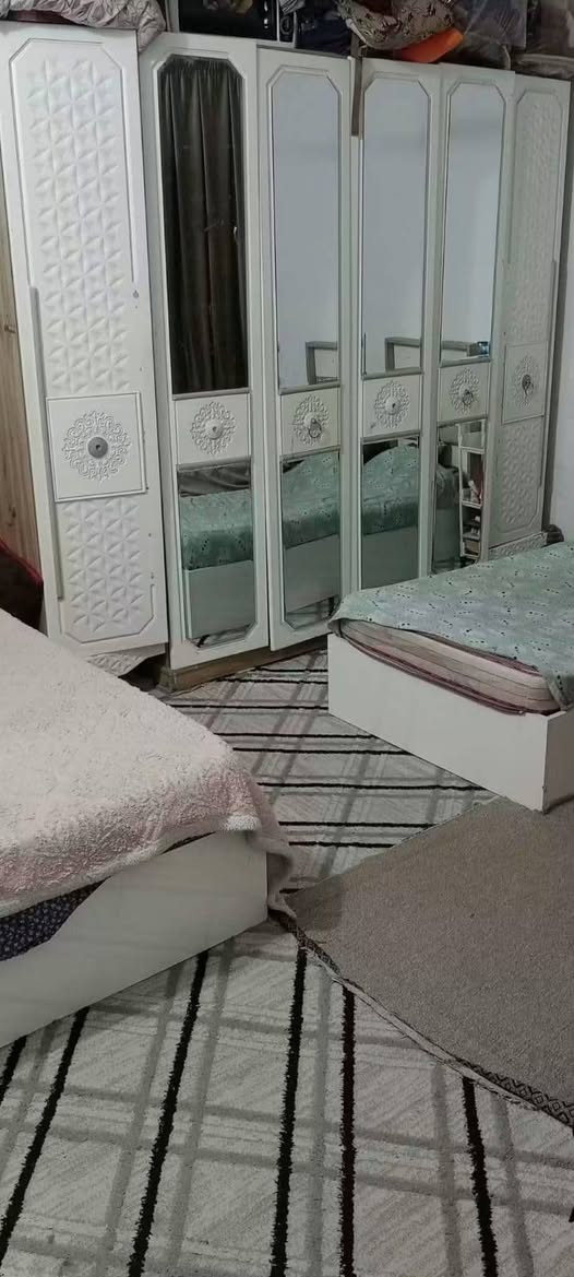 دار للبيع مطلوب للمصرف العقاري 100م طابو نجف حي الوفاء قريب سوك الهنديه طابق واحد شيلمان نظيف يتكون من غرفة وصاله ومطبخ واستقبال وصحيات مطلوب 95مليون تطلوعه 45 مليون بي مجال الاستفسار اتواصل مع الرقم ***********
