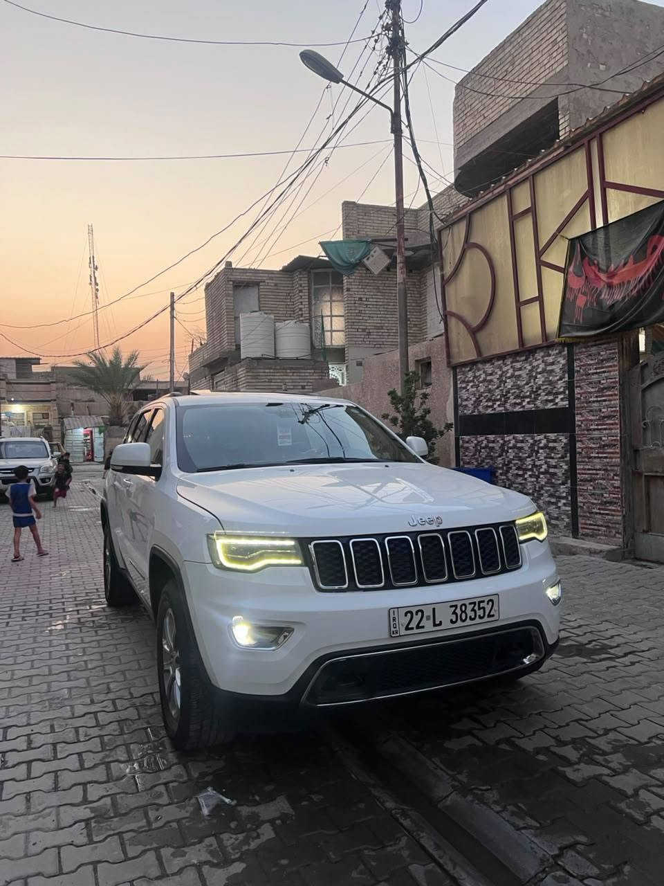 السلام عليكم  جيب لاريدو خليجي موديل ٢٠١٤ سياره احلاه من الصور مابيها نقص كلها ع شركه بعدهي موصفات  لاريدو كراسي جلد كهرباء فتحة سقف بصمه تشغيل شاشة كبيره تحكمات ستيرن حساس خلفي فور ويل كامره دواره اشاير بلامري  شفتات سرعه تبريد ثلج بصمة ابواب محرك ٦سلنر مكينه كير حداديه تخم تاير كل كفاله السياره بيها ب العراق ربع جاملغ وبنيد صبغ بدون حادث بدون ايرباك شرط السونار والتحويل فقط رقم اربيل  سنويه جديد ٢٠٣٠ داخل عسلي منضومت زنون عالي ناصي  السعر ١٩٥وبيها مجال حك الجيه *********** مكان السياره بغداد
