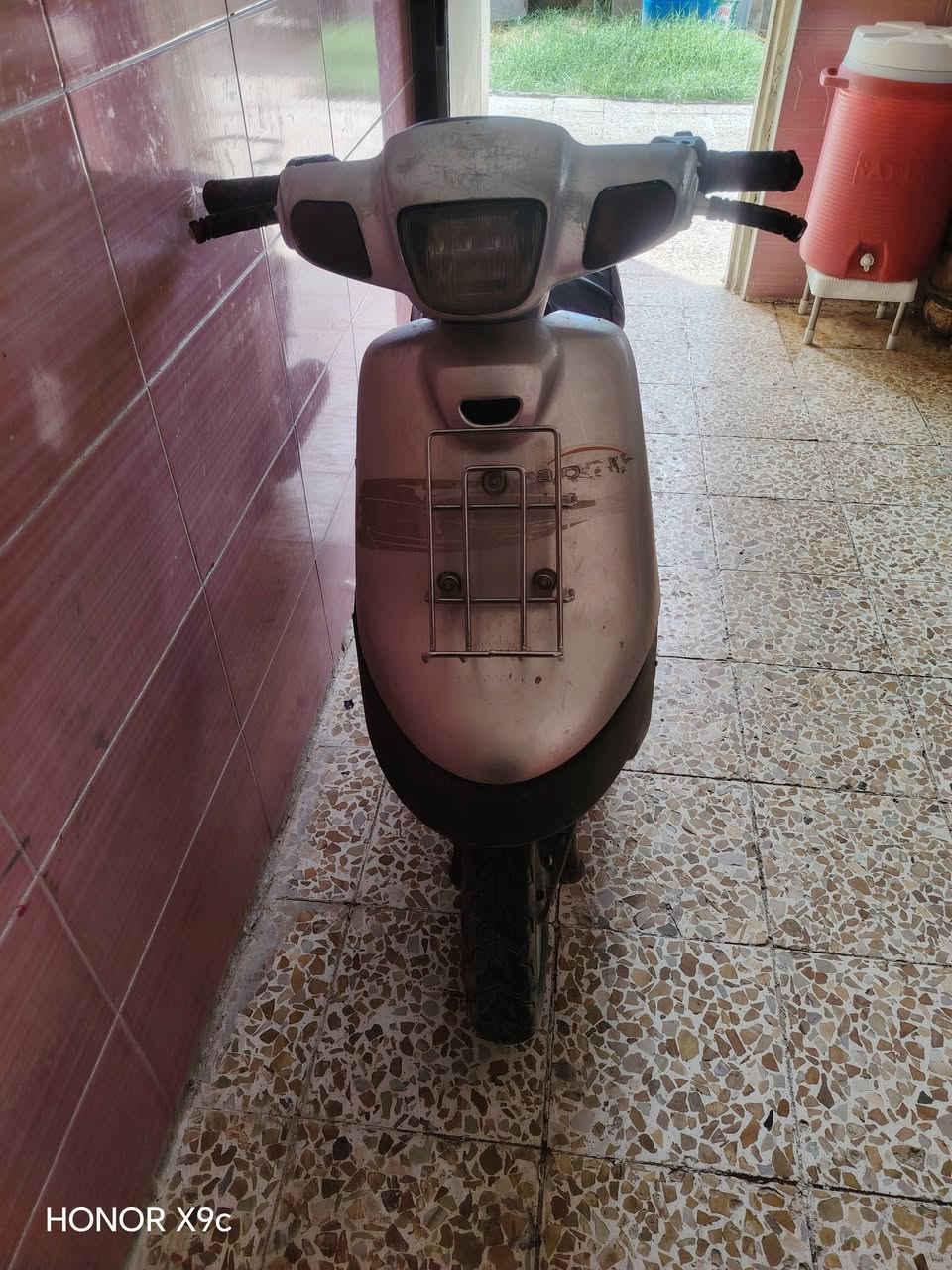 عندي ماطور للبيع السعر 250العنوان الهرمات ***********

نص مكتوب في الصور:
- HONOR X9c