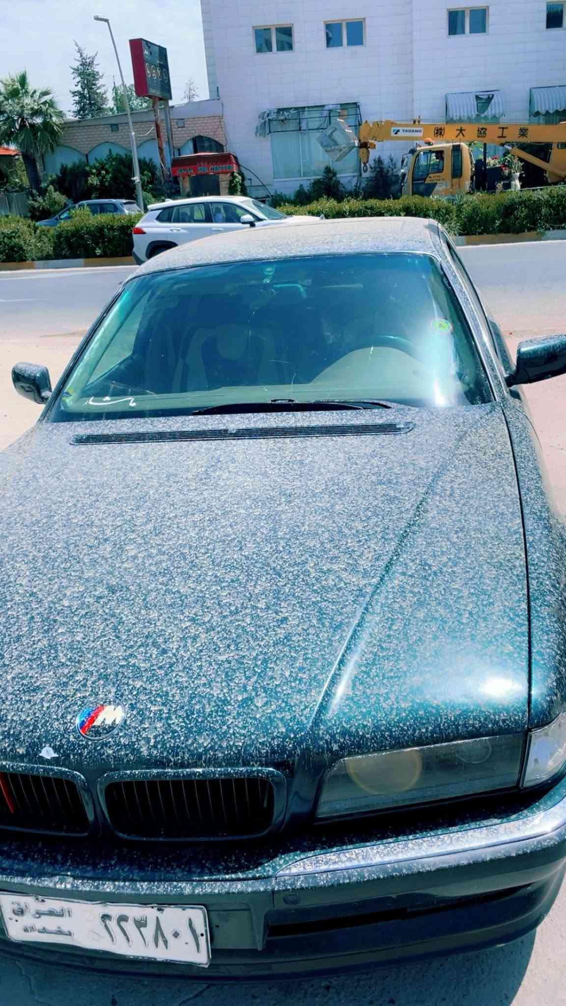 سةرتا بةناوي خوا 
                - [x] بيئمE38V8 
كاسيحة مؤديل 1998رةنگ سةيتوني 
بي ليدراو مواسفات  م
سلايت
كوشين خةزن 
يتةر 
تةربريت
ئاوينة كارةباي 
دةبل يرباك 
دةبل جام 
تةلةفون 
لايت زينون 
تاية لؤك 
ويل لؤك 
زؤر مواسفاتي تر 
سيارةكة ئارم باكانة بةشةر 
دنيار حرامةي لةسةر نية باكانةي 2025 
شوين هةولير 
تكاية ئةكةر مشتةري نيت 
نةبيزارمان بكة 
نةسةري خؤتو منيش مةهيشنة 
ولامي كؤمينت نادمةوة مشتةري تةلةفؤن بكة 
لةكةل رئزمان ***********فايبةر كورةك

نص مكتوب في الصور:
- AVITO.MAGAZ