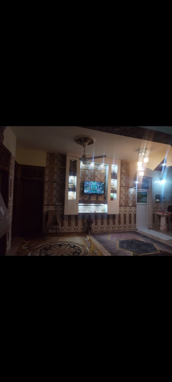 السلام عليكم  بيت للبيع سند 25
الموقع بل فنديه مسافه كيلو تقريباً عن شارع حله بغداد قريب ع تبليط مسافه 25 متر مساحه 550 واجهيه 18 حديقتين البناء طابوق جمهوري والارضيه رفت بيت جهاز ديكورات من جوه ***********
