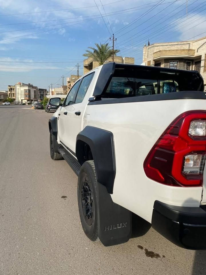 السلام عليكم 
جي ار 2024 كويتي ساز 
رقم اربيل باسمي 
مكفولة كفاله عامه عدا سحب bdr بسيط بل بنيد 
ماشية 46 الف كم سيارة جدا نظيفة 
مكانه بغداد العبيدي 
***********
سعر السيارة 405
