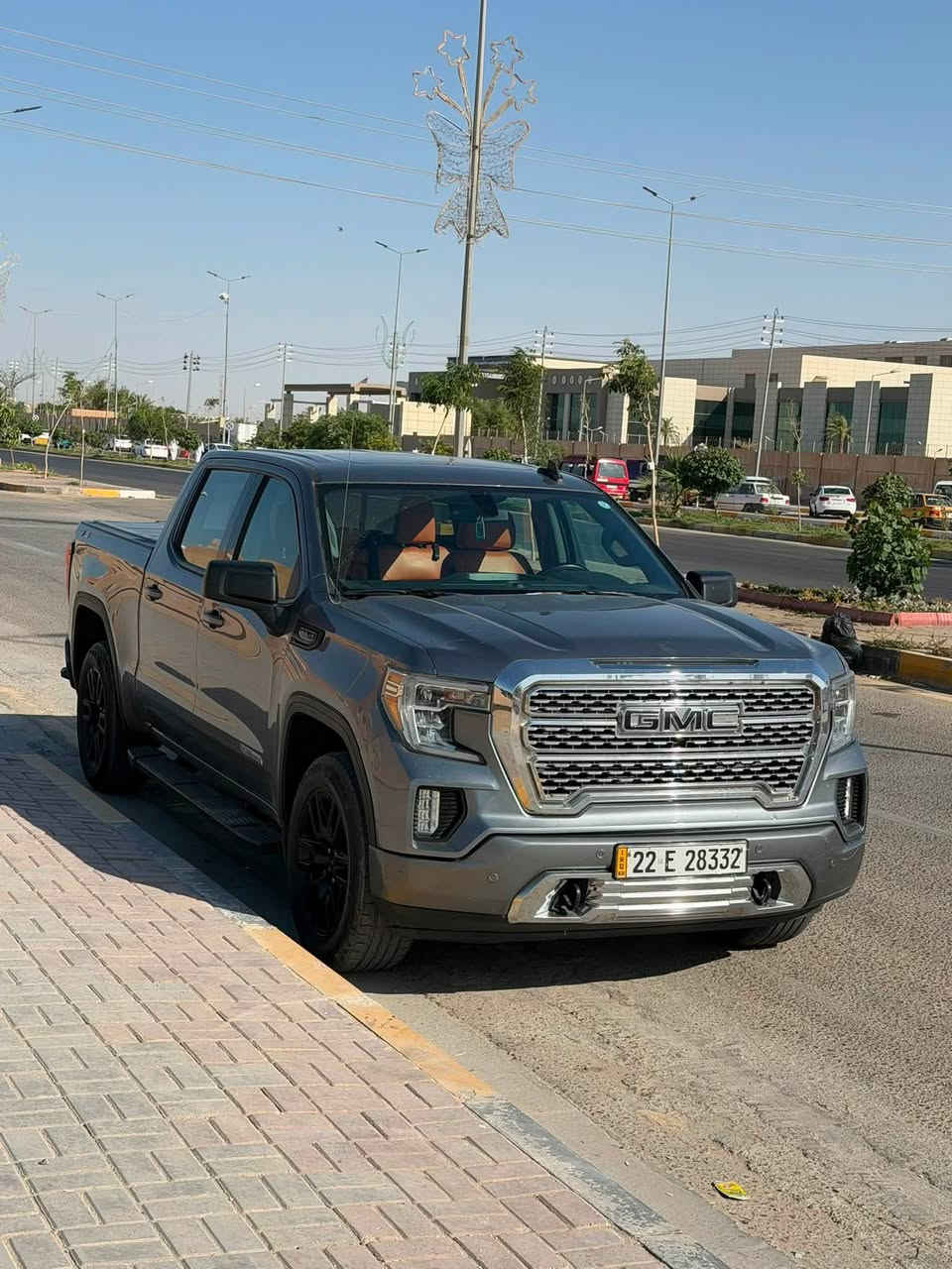 للبيع جمسي سيرا 2021فول مواصفات. فور ويل باب طويل بدي قصير محرك 5300  حادث باب سايق بدون ارباك مكان السياره كربلاء السعر ٢٧٥ وبيها مجال بسيط    ***********. ***********
