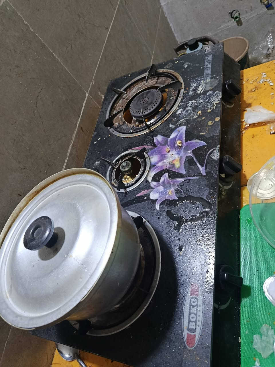 دبة و طباخ و سنغي 65 الف كلهم شيلة وحدة
تواصل علرقم ***********
