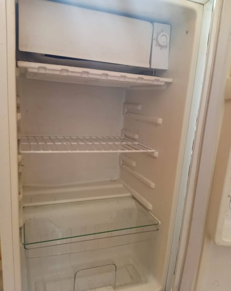 للبيع ثلاجة جداً نظيفة
بغداد الامين الثانية ***********

