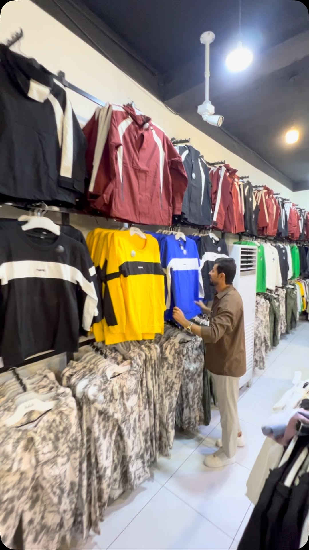 ملابس • للبيع