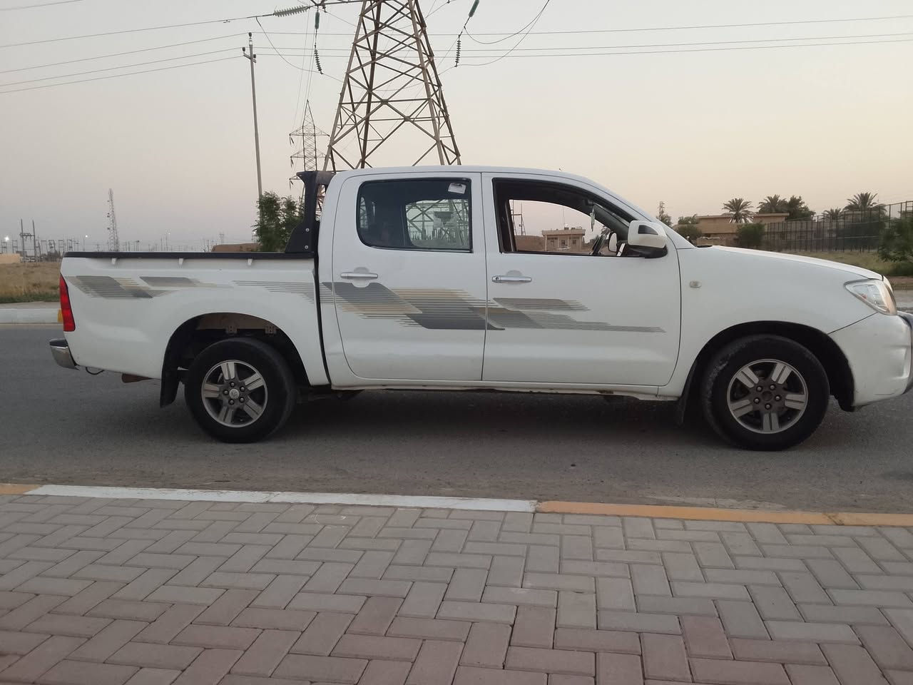السلام عليكم تيوتا 2010سعوديه رقم اربيل دولي باسمي 
گير اوتو محرك مكفول حداديه السياره جاهزه على اخر
مكان السياره الاسحاقي بيع او مراوس حسب القناعه
رقم الهاتف ***********
