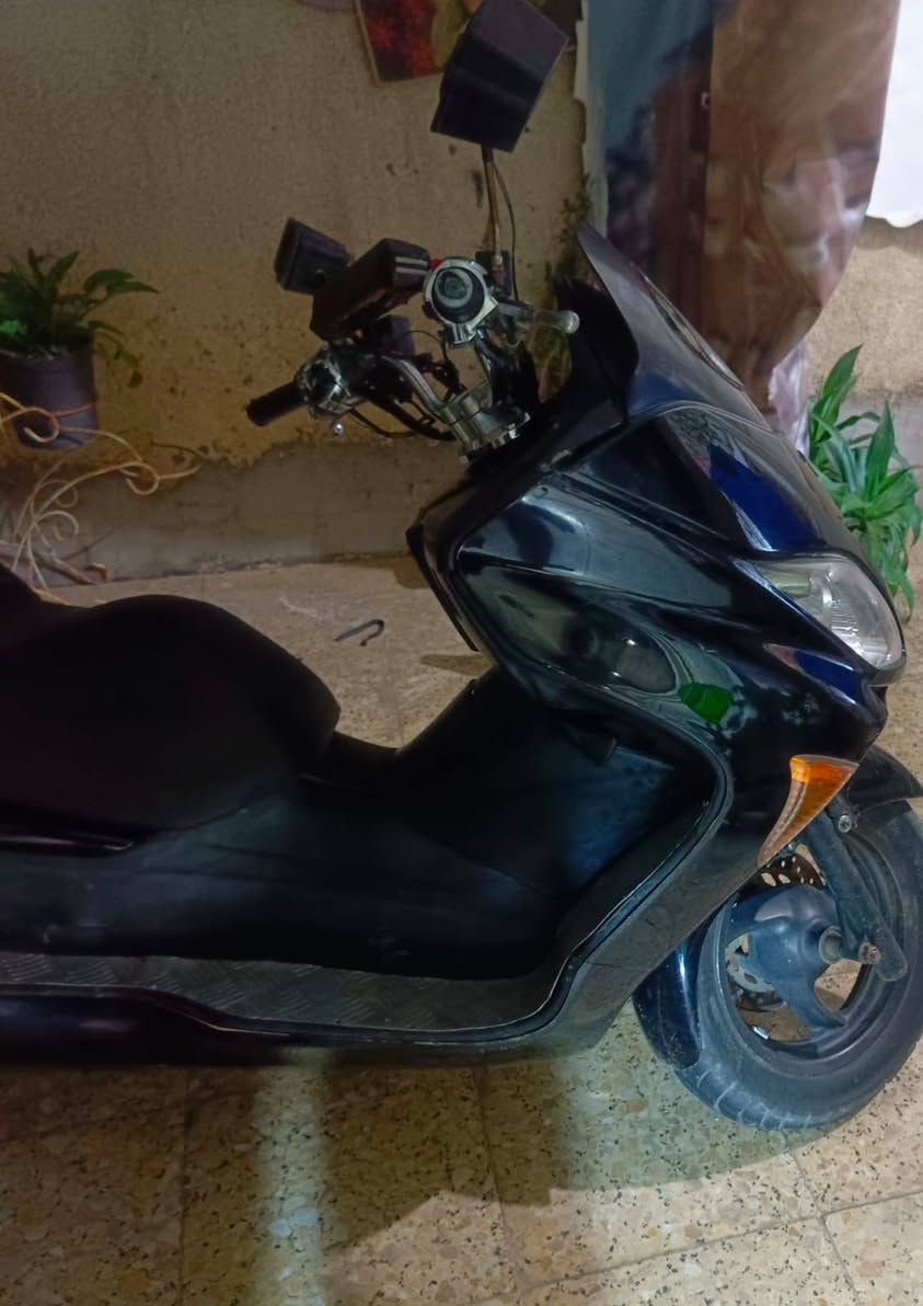 فورسه 08 كامله شغاله *********** خير من الله الدراجه مال رنبه وصاحبه من الدوام للبيت وهسه محتاج ويريد يبيعه مكانه بغداد الحسينيه رقمه *********** بغداد, العراق
