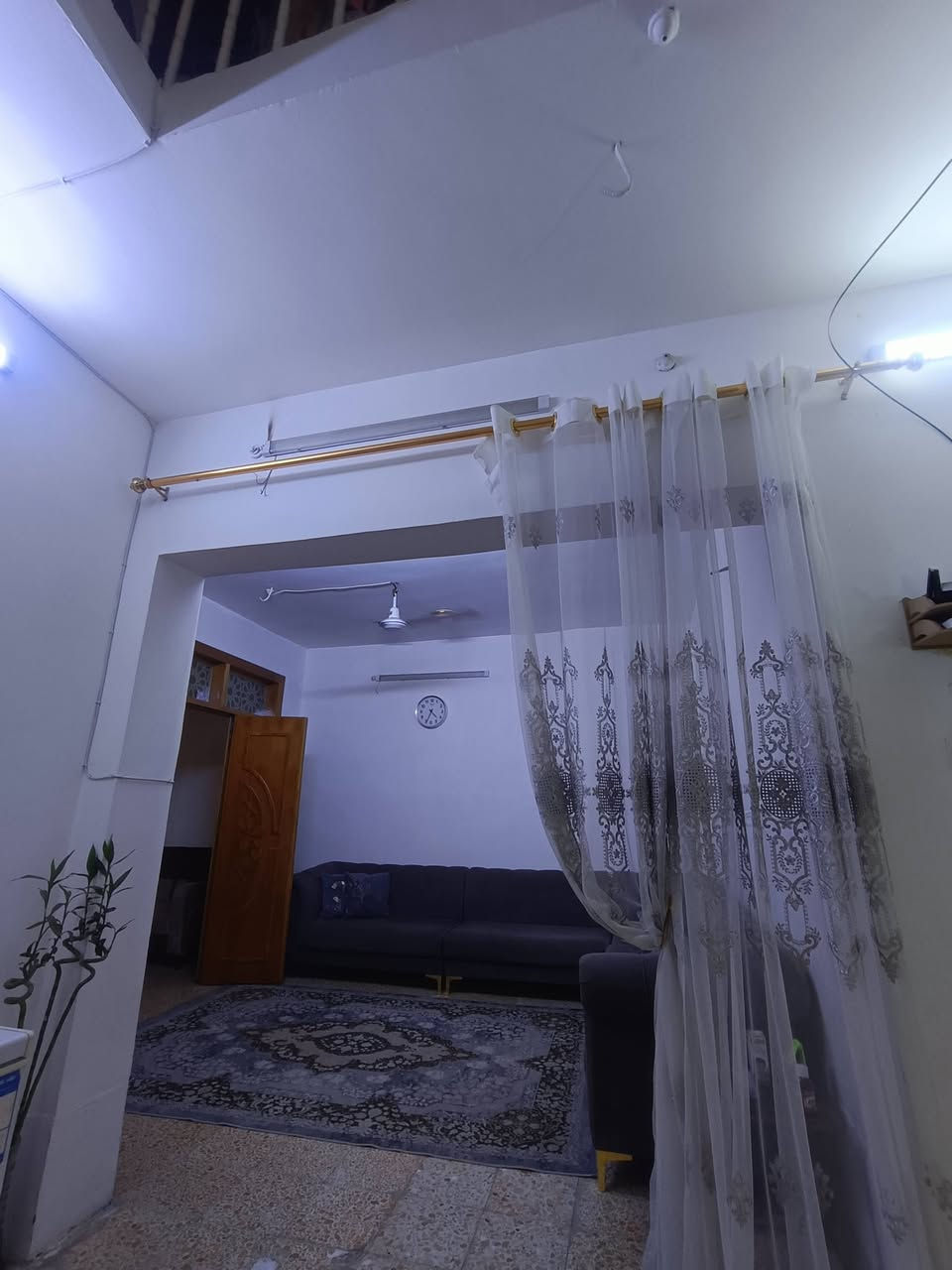 السلام عليكم بيت للبيع المساحه 125متر بناء نظيف صب مسلح
الموقع  الملحق سوق الحبوبي القديم قرب مستشفى الكفيل البيت على ساحه
الاستفسار الاتصال على الرقم ***********
