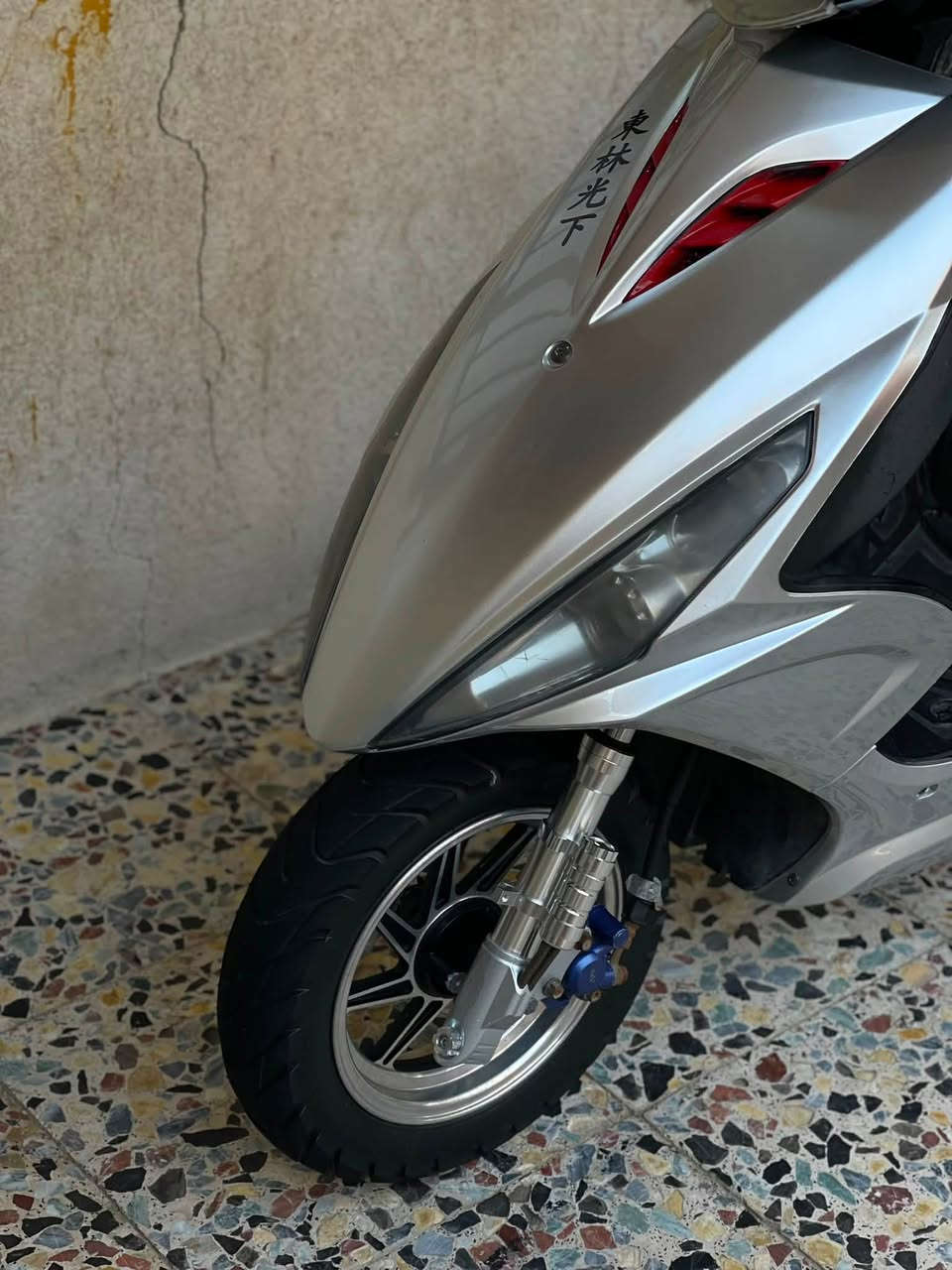 السلام عليكم ماكس مضلع كابريته للبيع او مراوس امكينه كفاله برغي ما مفتوح بيها تجي وتشوف الدراجه بيها نقوصات ستان نص ودسكات للبريك الامامي ولسلف مرات يشتغل ومرات لا تجي انطيك وياها سلف رياضي  ومن هسه اكلك الكفرات تجاري البلاد موجودات مكانها بصره خمسميل للستفسار *********** ولسعر (700) وبيها مجال للطيبين

